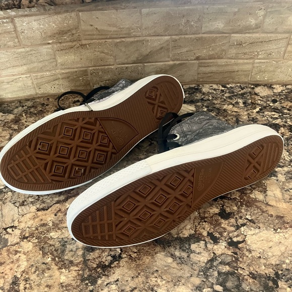 Converse All Star Hi Top Shoe - Picture 2 of 9